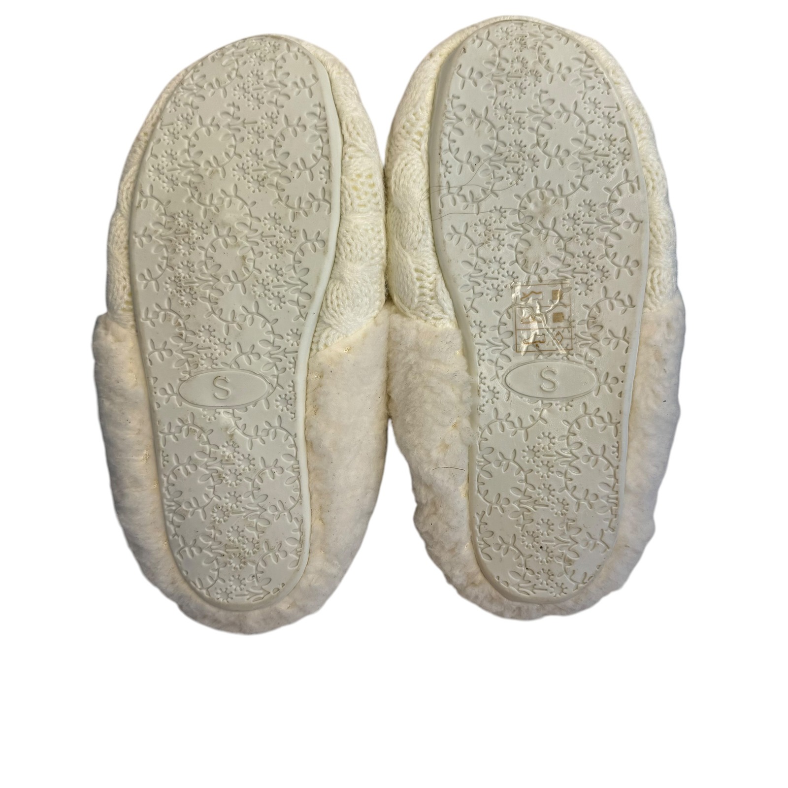Aran Woollen Mills Womens White Cable Knit Fleece Lined Slippers Small Nwt R688 — image 4 of 8
